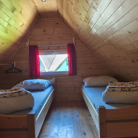 Goralskie Przy Karczmie Lodge *
